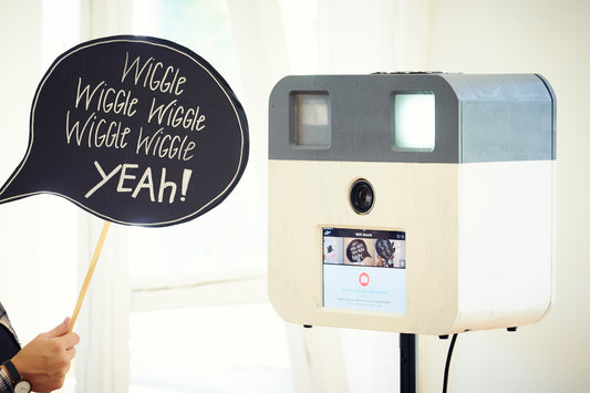 Miete eine Fotobox incl. Equipment und Utensilien zum verkleiden